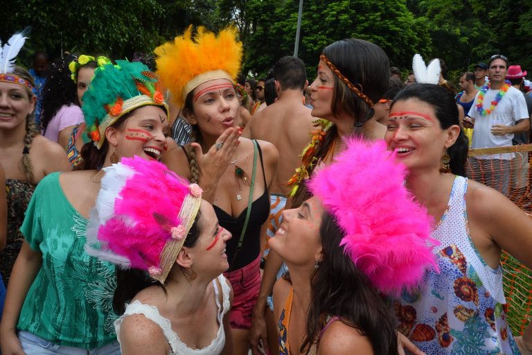 With street carnival canceled, private parties in Rio charge more than R$2,000 for tickets.